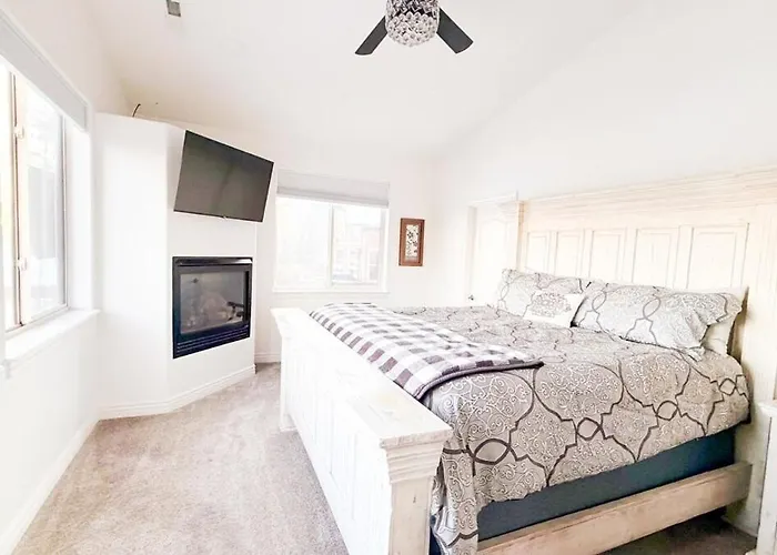 7br & Golf Course Retreat With Hot Tub * Flagstaff