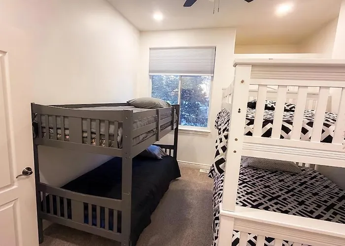 7br & Golf Course Retreat With Hot Tub *