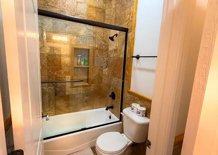 7br & Golf Course Retreat With Hot Tub *